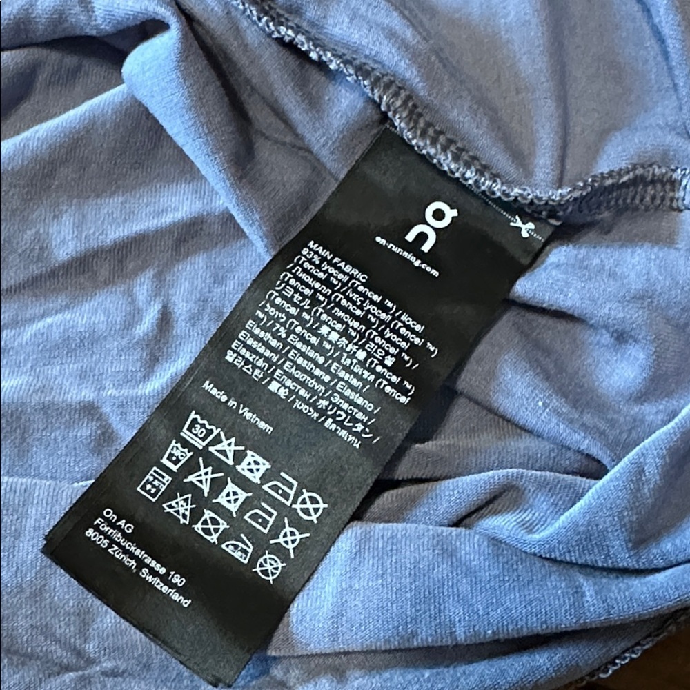 On Running Women’s Blue Active Tank Top, Open Back, Large - Picture 4 of 4